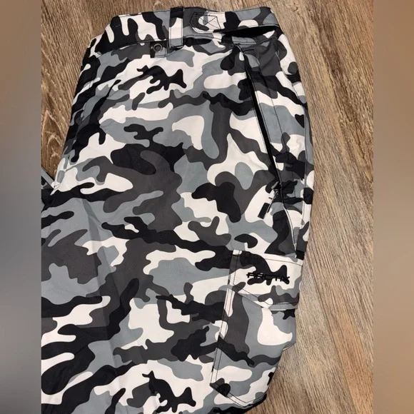 Arctix Black and Camouflage Snow Pants bundle of two😎❄️ Size 4X - Picture 8 of 16